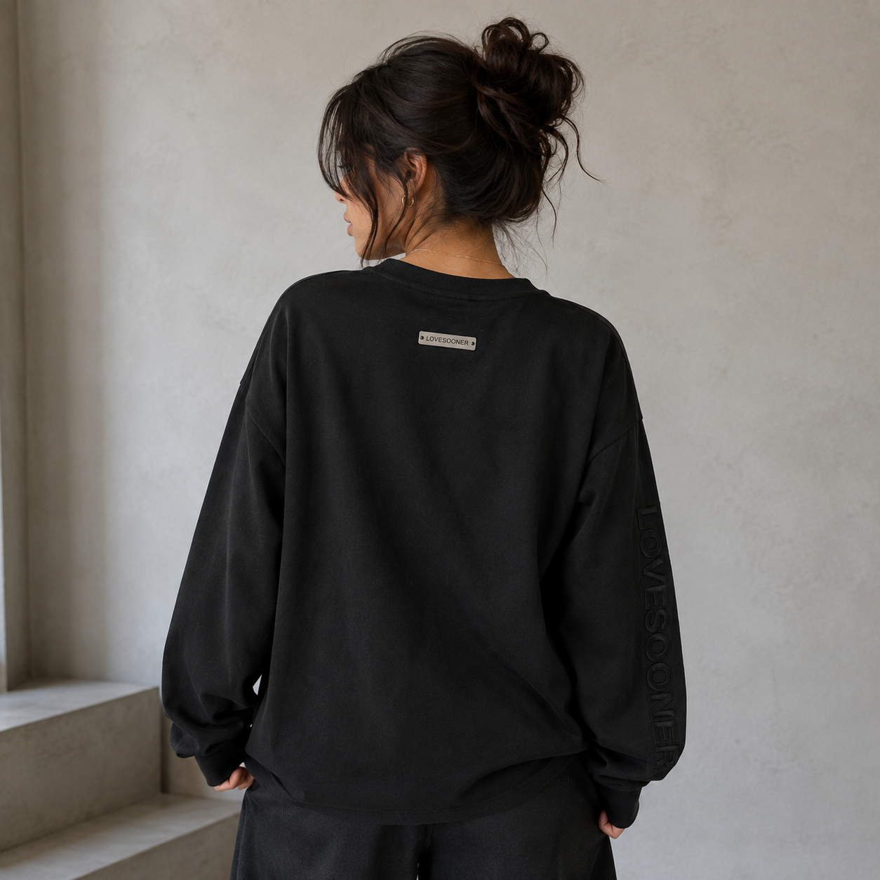 OVERSIZED LONG SLEEVE TEE worn by her back