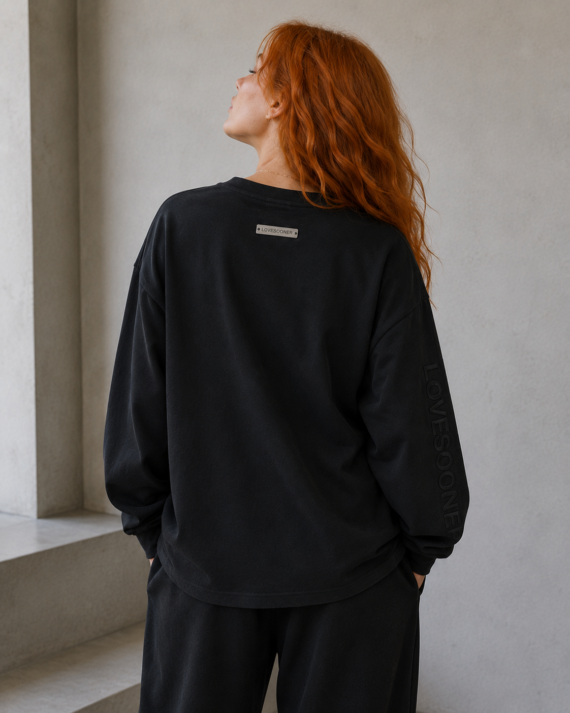 OVERSIZED LONG SLEEVE TEE women's editorial back