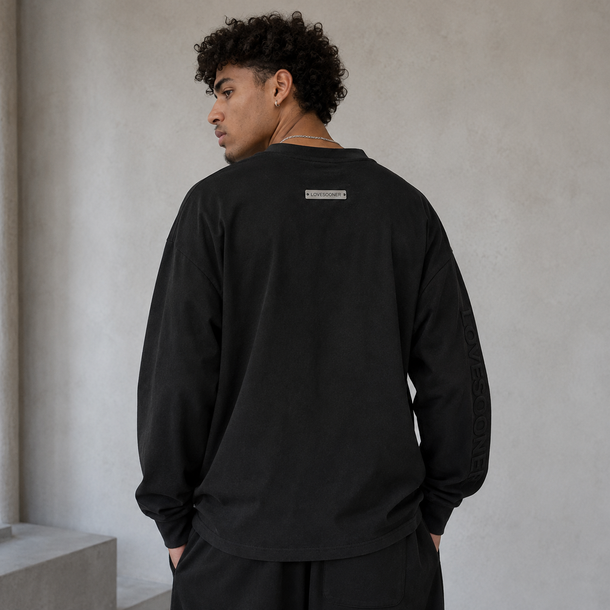 OVERSIZED LONG SLEEVE TEE men's editorial back