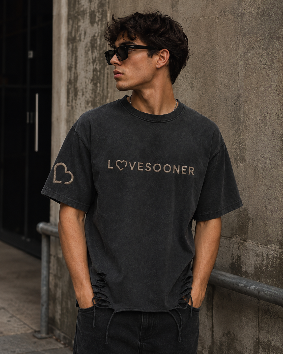 SNOW WASH RAW-HEM TEE worn by him