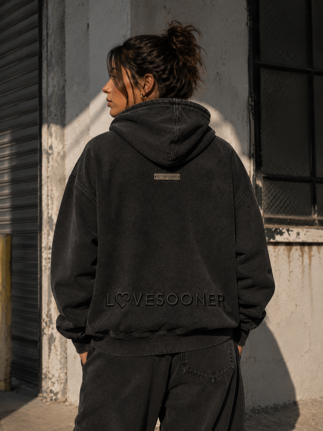 SNOW WASH ZIP HOODIE worn by her back