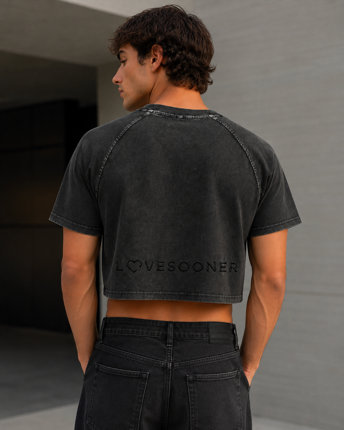MINERAL WASH CROP TEE male editorial back